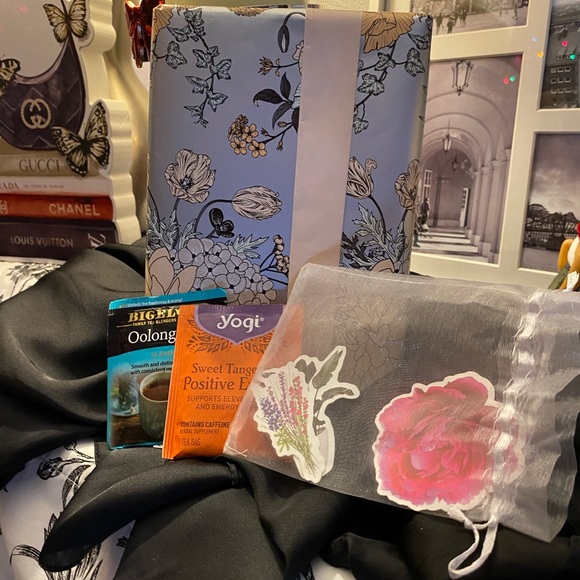 Blind Date with a Book 📕 Murder Mystery ❤️ - Picture 3 of 5